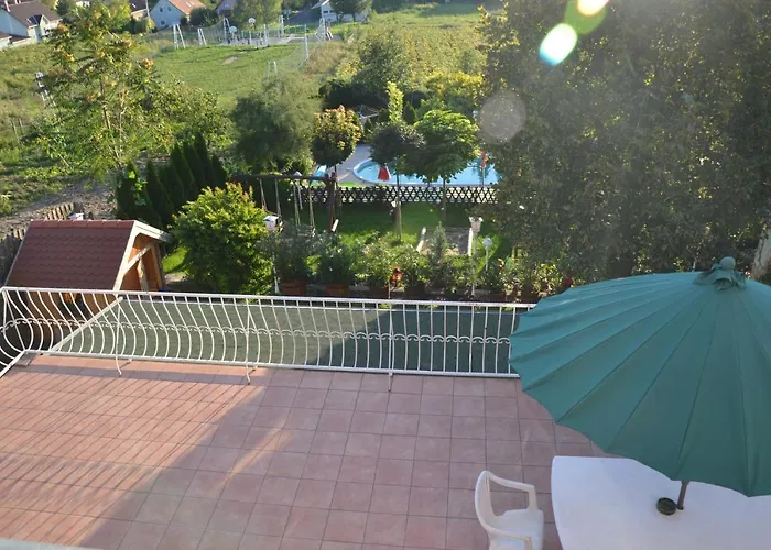 Katica Vendeghaz * שיופוק